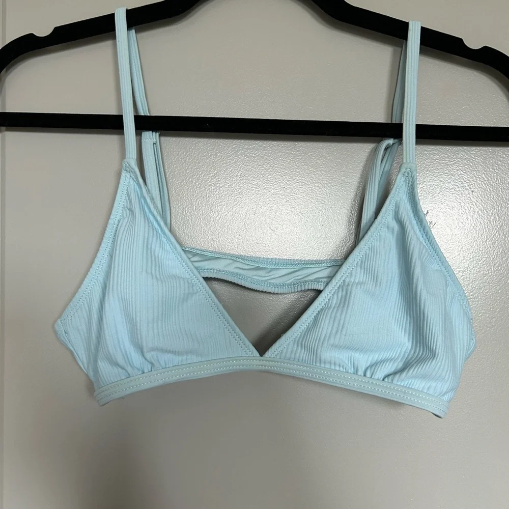 Ris K/ Dippin’ Daisy’s Baby Blue Bikini set Size Small